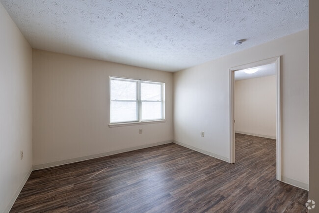 1BR, 1BA - 550SF - #713 - Living Room