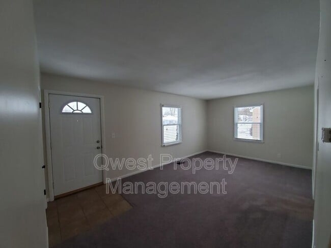 Photo - 1647 Mason St NE