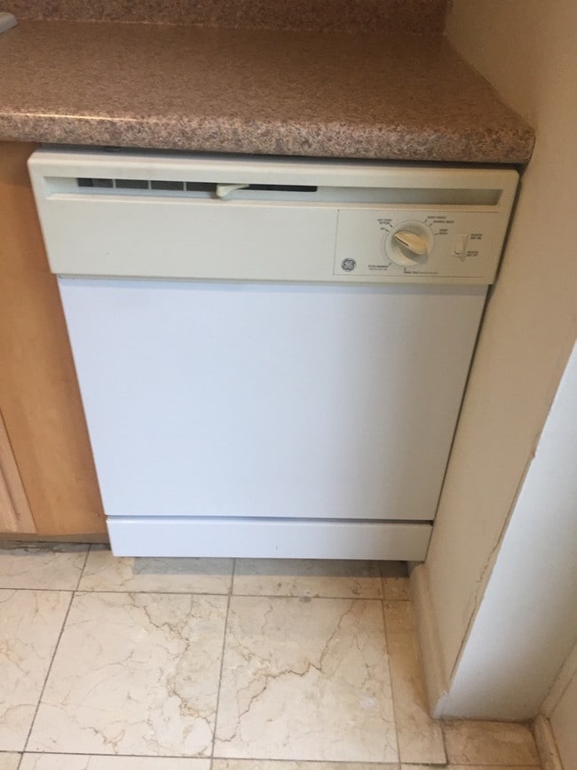 Dishwasher r1 - 4300 Stablemere Ct Unit 1
