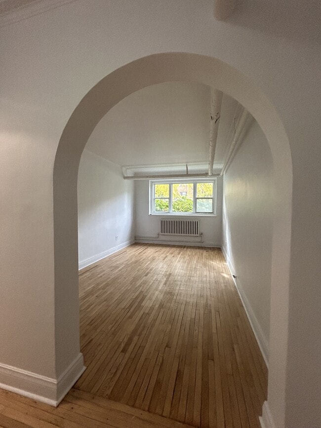 Photo - 5801 Chem. de la Côte St Luc Unit 1