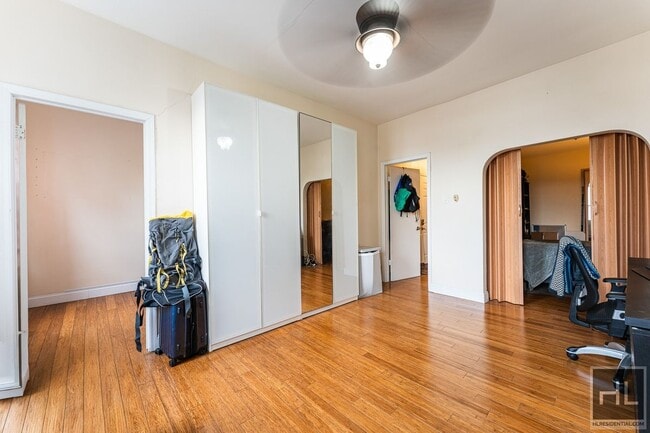 Photo - 4 AVENUE Unit 2