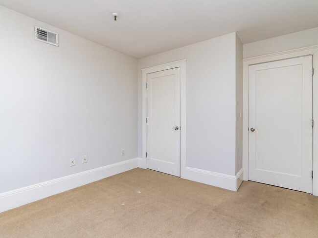 Images are representative samples of the advertised unit. Actual units shown during tours may differ