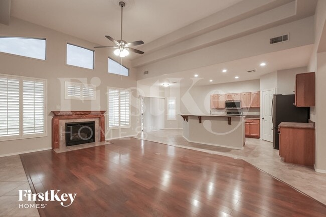 Photo - 1027 W Samantha Way