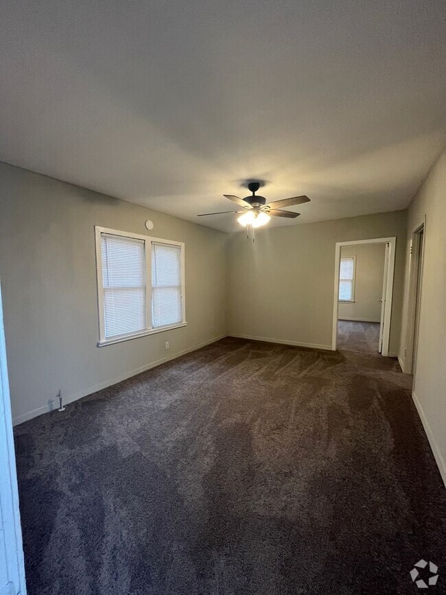 Building Photo - CUTE 2/1 FOR LEASE Rental