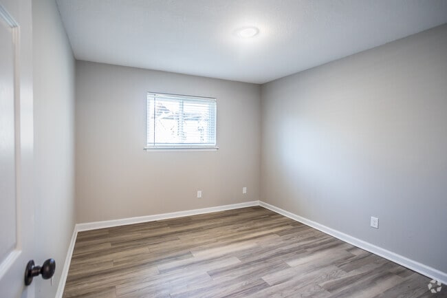 2BR, 1BA - 760SF - 1st Bedroom