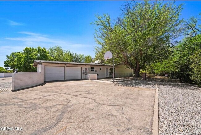Photo - 5233 White Oak Dr