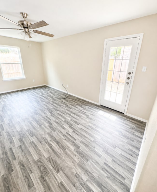 Photo - 3 BED / 2.5 Bath AVAILABLE NOW, APPLY TODAY ON OUR WEBSITE!!