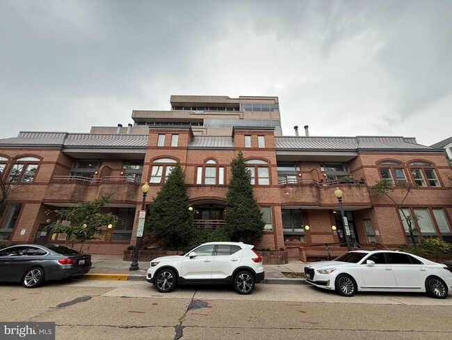 Building Photo - 5300 43rd St NW Unit 201