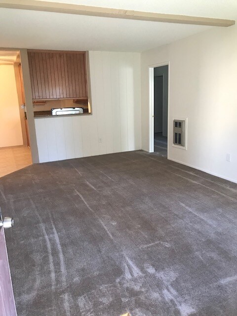 Front Room - 1030 W MacArthur Blvd Unidad 1030 #116