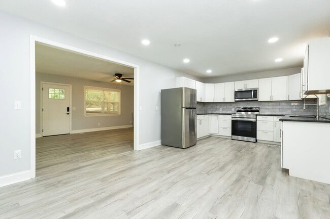 Photo - 405 Dempsey Ln