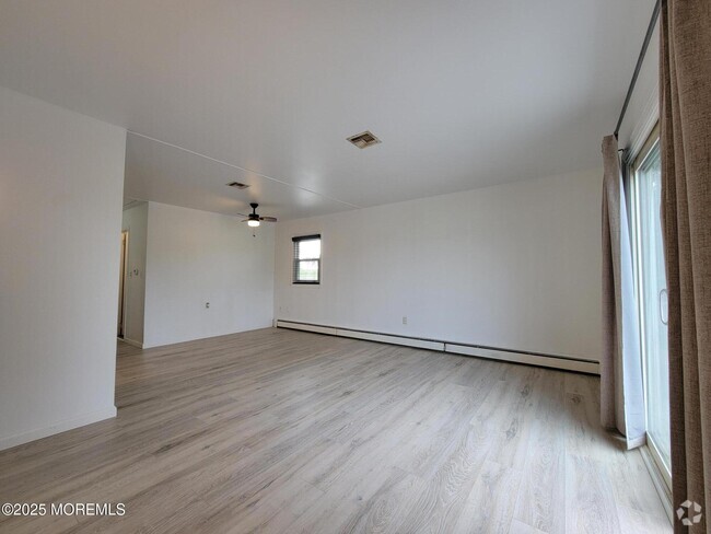Building Photo - 3126 Bridge Ave Unit 3 Rental