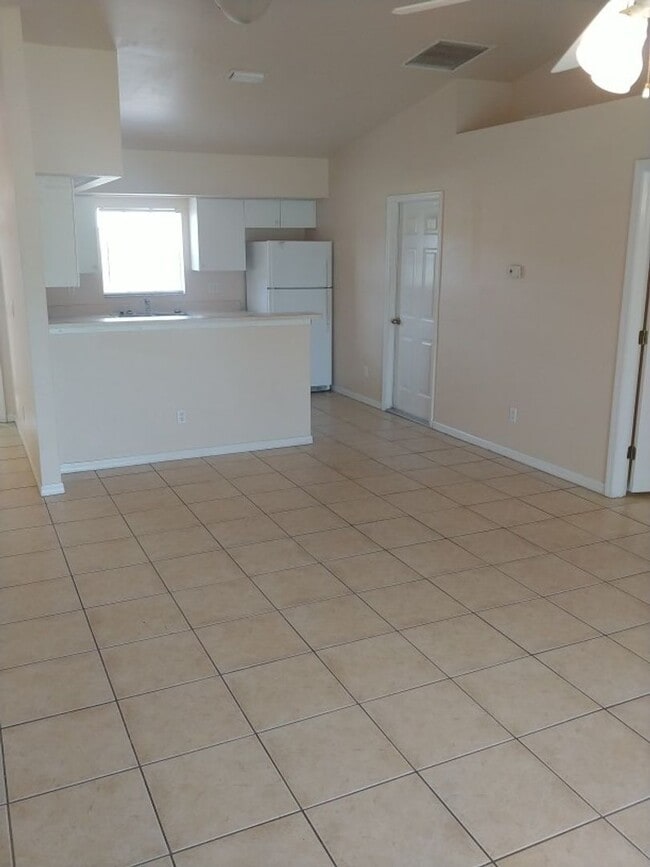 Photo - 3 bed 2 bath 1 car garage duplex available for Annual Rent!