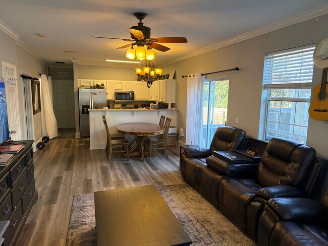 Photo - 502 Myers Park Ln