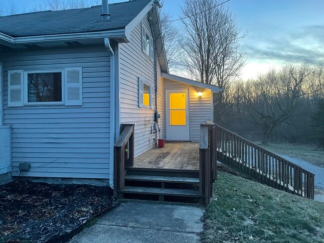 Cubierta lateral y entrada - 315 East Brady Rd