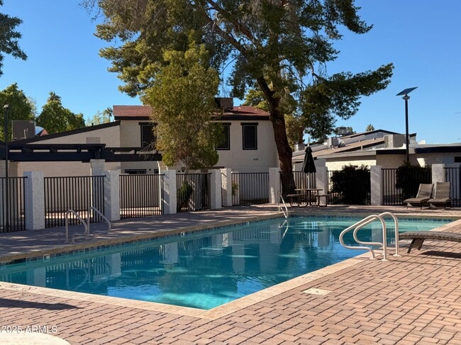 Building Photo - 1051 S Dobson Rd