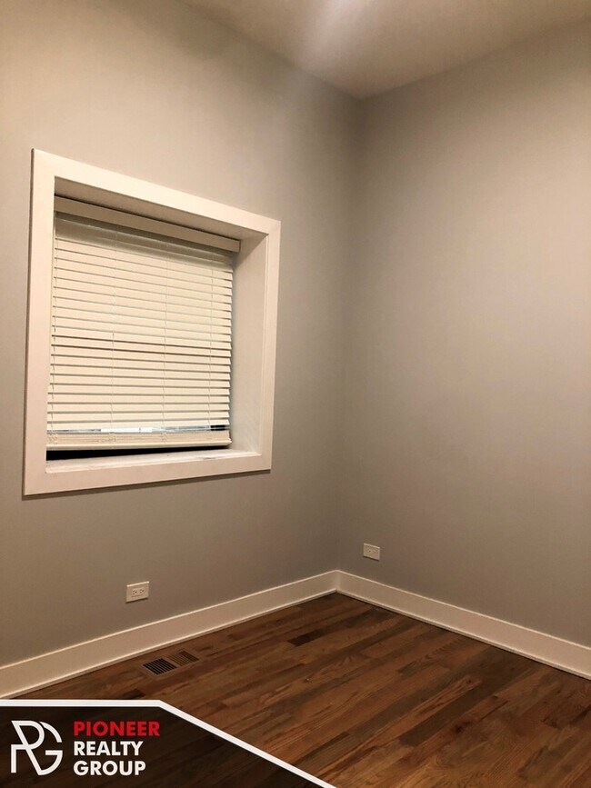 Photo - 356 W Dickens Ave Unit 3