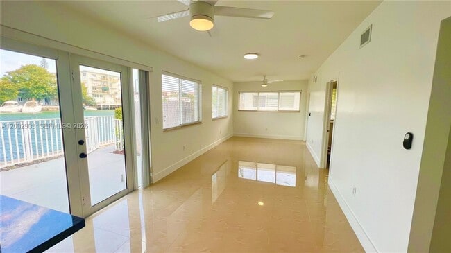 Photo - 8235 Crespi Blvd Unidad 4