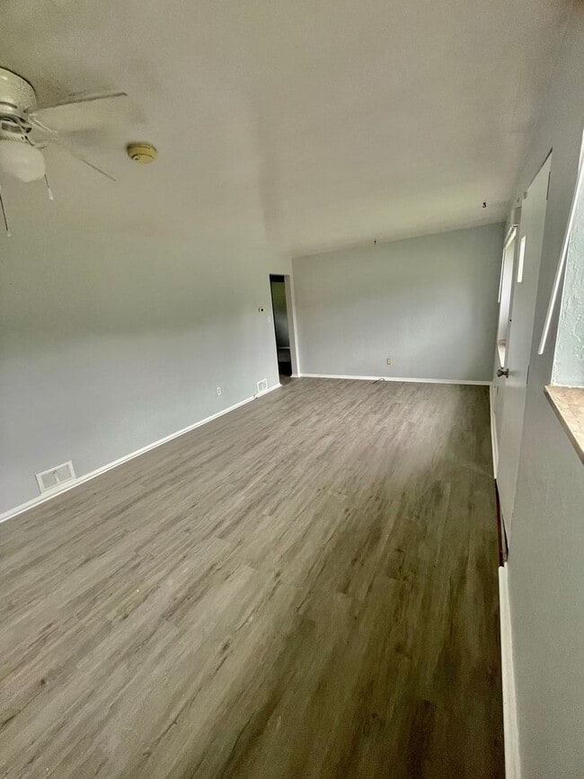 Photo - Bethel Park - 3 Bedroom Home - South Park Road - Pet Friendly!