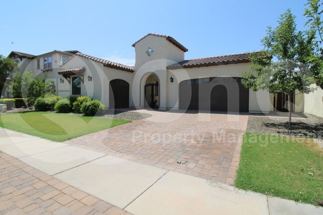 Photo - 3847 E Mead Dr House