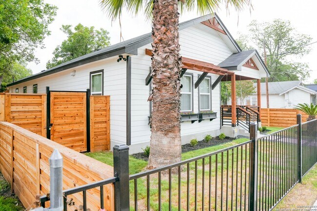 Photo - 1215 Lamar St