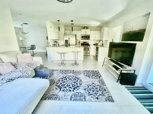 Photo - 376 SW 2nd St