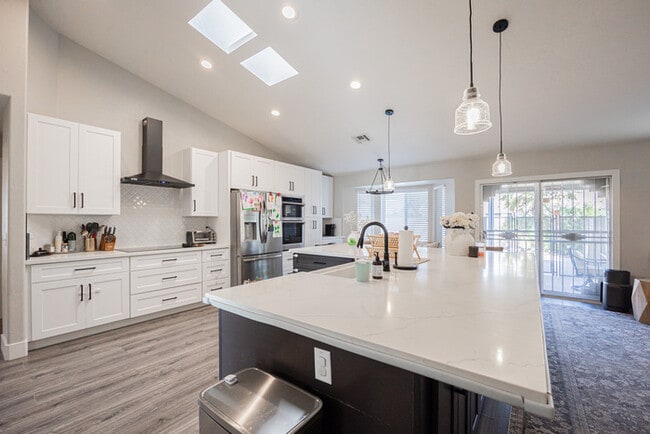 Photo - 904 S Dolphin Dr