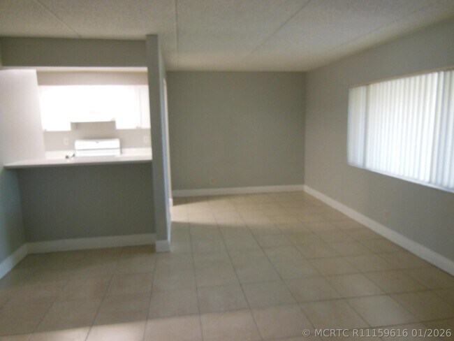 709 Meadows Cir