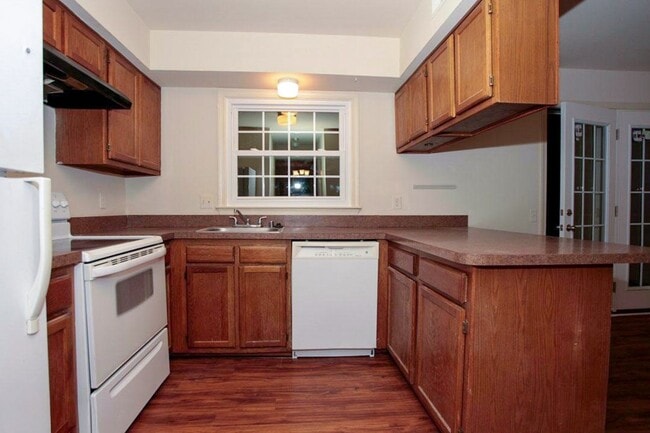 Photo - Fantastic 3br End-Unit Town Home in highly sought Silver Spring Neighborhood - Ready mid-June