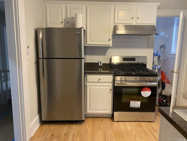 Photo - 1 E Carver St