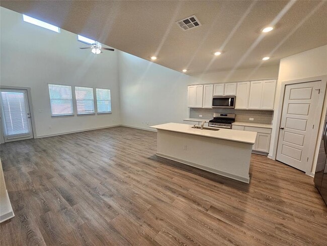 Photo - 13809 Mcarthur Dr