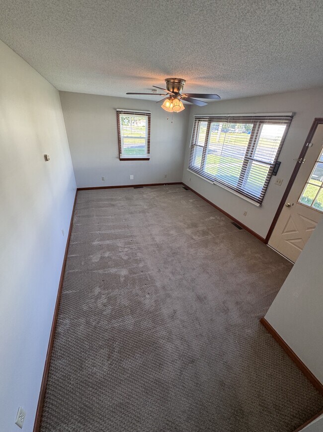 Photo - 301 Willow St