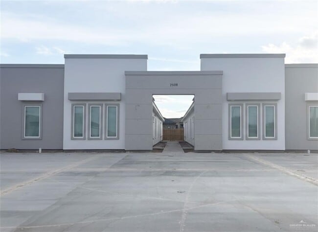 Building Photo - 1 W Harrison Ave Unit 1