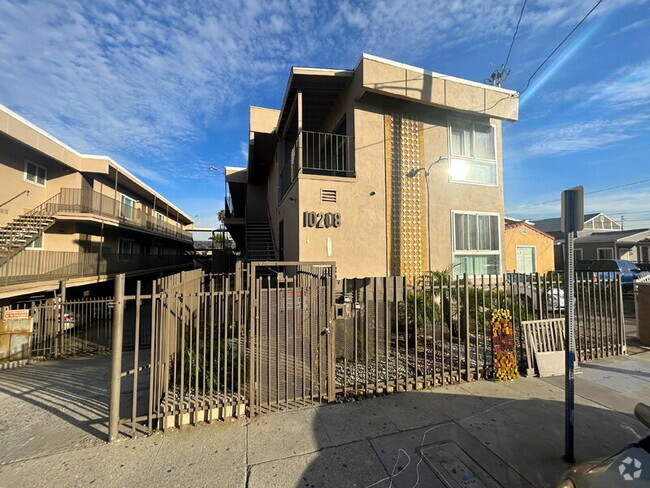 Building Photo - 10208 S Inglewood Ave Unit 5 Rental