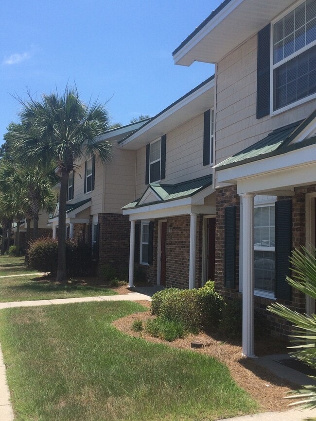 Building Photo - AVAILABLE NOW!! Great 2 Bedroom Townhome! Close CCU, CMC, Shopping, Restaurants & More!