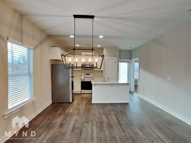 Photo - 176 Park Dr N