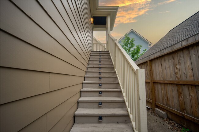 Photo - 842 W 22nd St