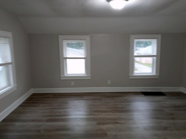 Photo - 1045 Walnut St