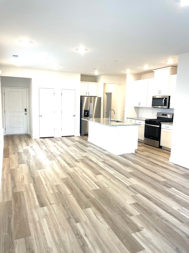 Photo - 1073 Lauryn Oak Lp