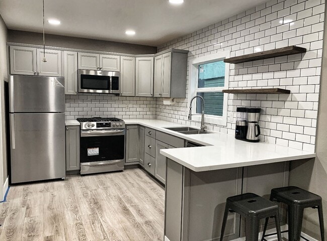 Building Photo - Renovated Studio in Downtown Sacramento! O... Rental