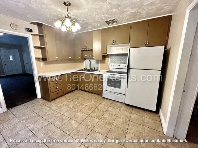 Photo - This property offers a NO DEPOSIT option available for qualified renters! Unidad A