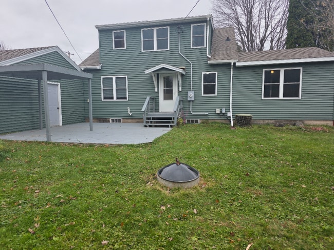 Photo - 244 Broadway St E