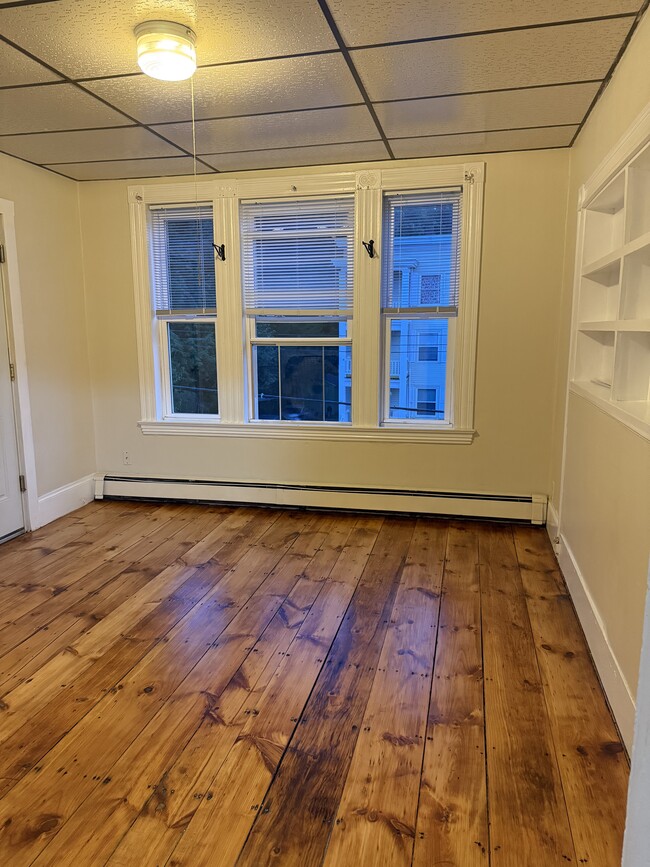 Living room - 62 4th St Apartments Unit 3
