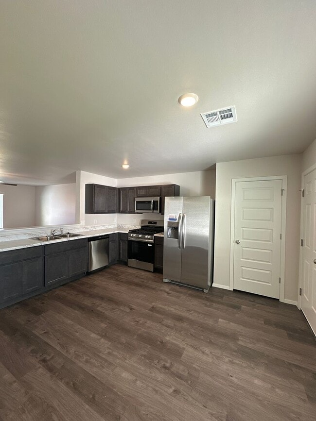 Photo - 1011 W Fargo Rd