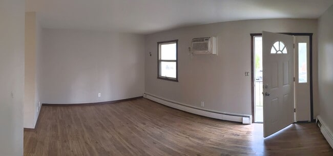 Photo - Conveniently located Riverbend Apartments ... Unit 233