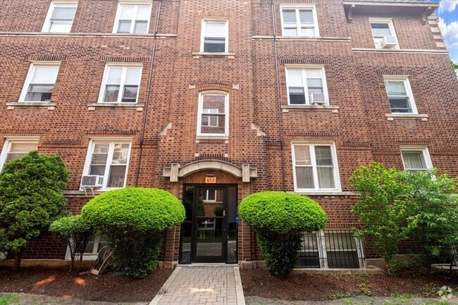 Building Photo - 652 W Oakdale Ave Unit 3N Rental