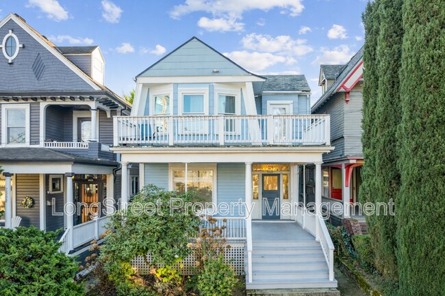 Building Photo - 2338 NW Hoyt St Unit A