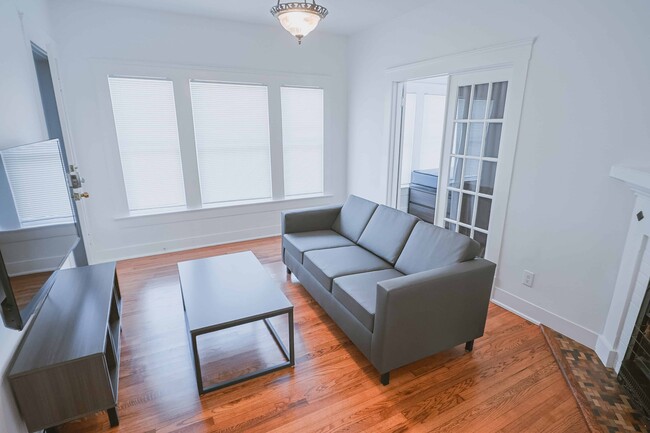Building Photo - 706 Rosedale St Rental
