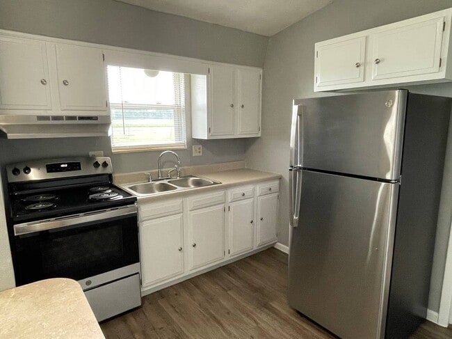 Building Photo - 2740 E Phylbeck Ave Unit 4