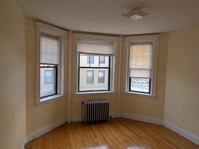 2 Sutherland Rd Unit 3