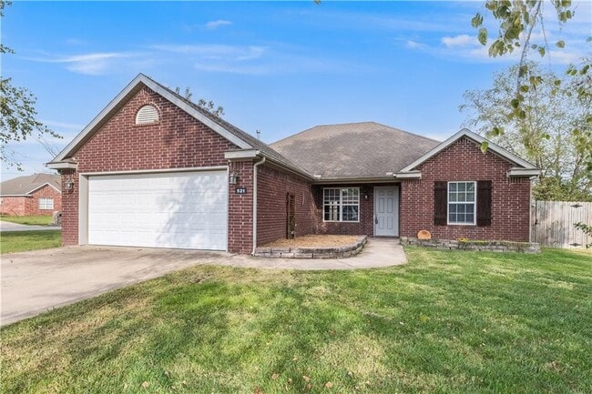 Photo - 521 Redbud St